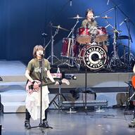 岸谷香感謝祭2025：森高千里と渡瀬マキが共演する豪華2デイズの裏側
