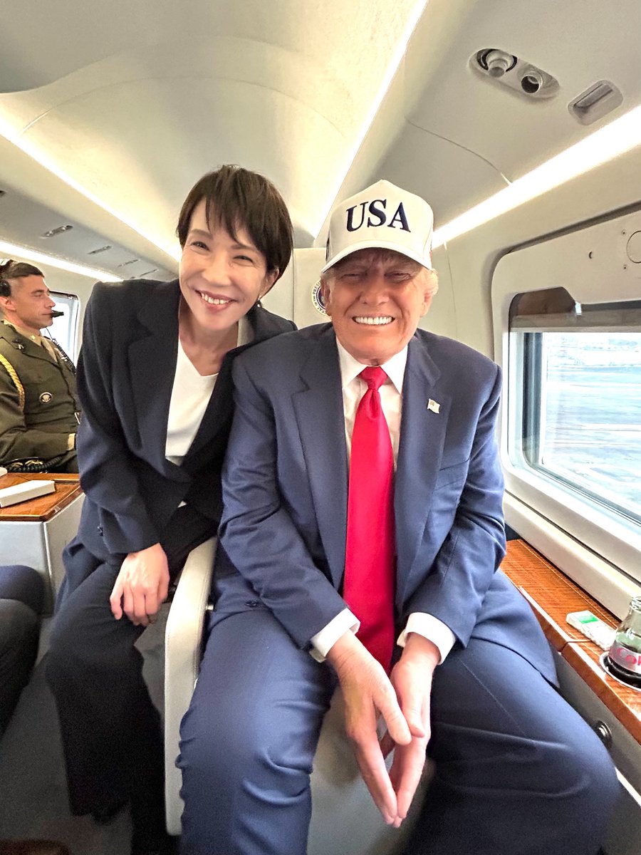 高市首相とトランプ大統領のツーショットが話題ｗｗｗ「マリーン・ワン」内での写真どう思う？ちょｗ