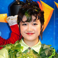 【朗報】山崎玲奈が大人の演技に挑む「ピーター・パン」やんけ！