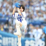 あのちゃんの始球式、投球後の反応がヤバすぎで草ｗｗ