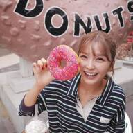 宇野実彩子の笑顔SHOTが話題！ドーナツより小さな顔にファン悶絶
