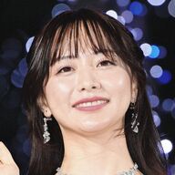 大人の魅力全開！森香澄が見せるホルターネックトップスの魅力とは