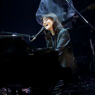 【朗報】アンジェラ・アキ、11年ぶりのツアー完走してアメリカに戻るやんけ！