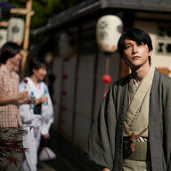 【朗報】吉沢亮が着こなす国宝級の着物やんけ！