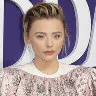 ちょｗクロエ・モレッツが同性婚したってマジ？ケイト・ハリソンとバカ幸せやんｗｗｗ