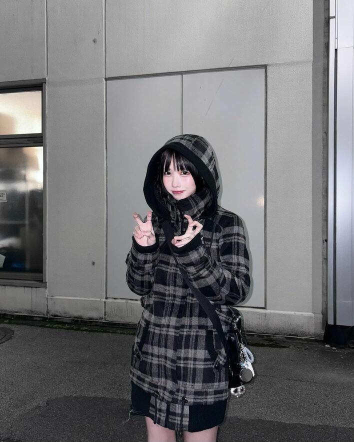 俺の推しあのちゃん、異次元のスタイルだわｗｗｗミニ丈ルーズソックスの魔法！？