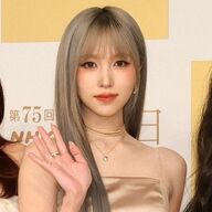 ちょｗミナのカバンに入ってるもんって何やねんwww考察するで！