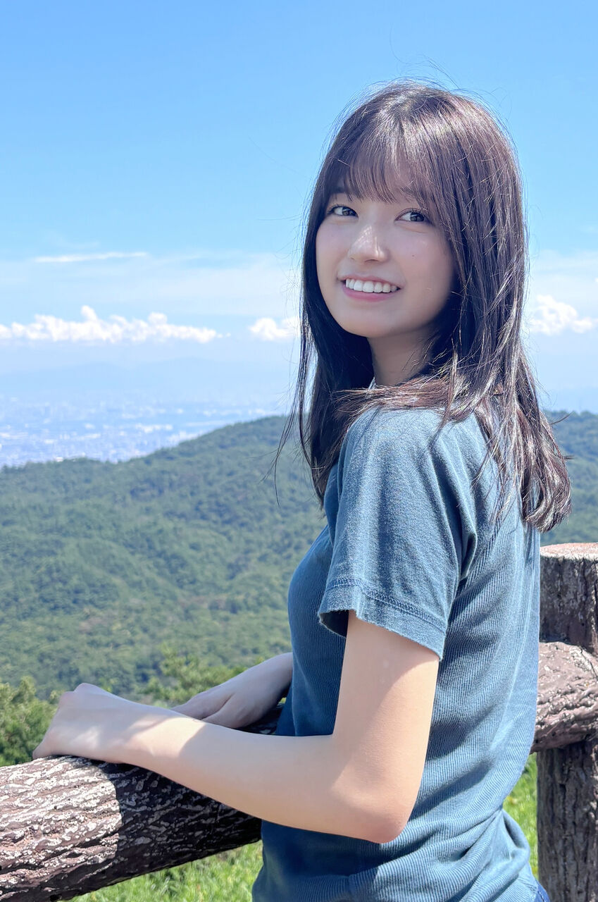 二十歳の五百城茉央が見せるセーラー服姿の正解
