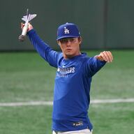 日本人投手対決！山本由伸と今永の開幕戦に向けた壮大な挑戦
