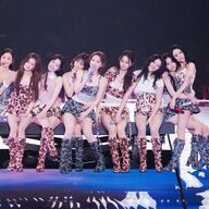 TWICEがロラパルーザのヘッドライナーやって草www