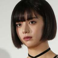 池田エライザ、黒の和服で魅せる新境地ファッション！