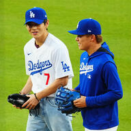 俺たちのVが始球式で伝説を作るってマジ？ドジャースタジアムが熱狂ｗｗｗ