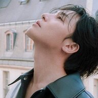 【朗報】パク・ソジュンの写真集、リラックスした表情紹介やん！