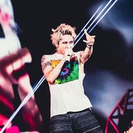 【悲報】ONE OK ROCK、日産スタジアムで俺たちを炸裂させるｗｗ