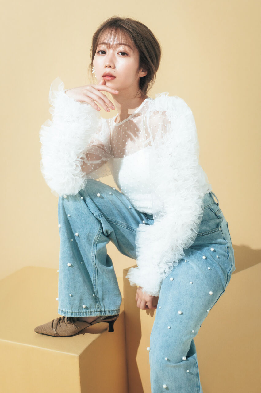 大谷映美里の春服コーデで魅せる美ウエスト