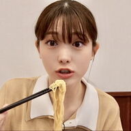 【朗報】松村沙友理が「かわいく大食い」で20万人突破やんけ！