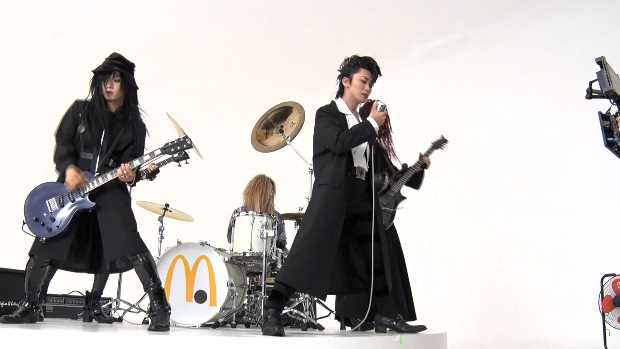 アニソン劇中曲への酷似指摘！YOSHIKIとLUNA SEAのマックCMの真相