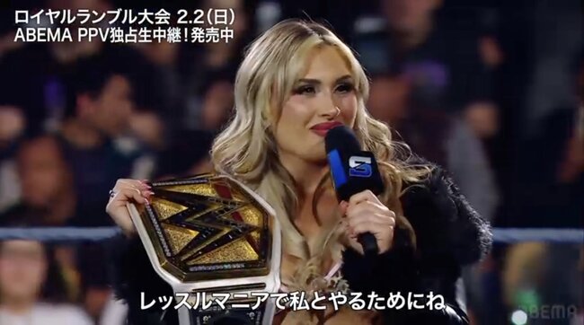 【映像】「テカリすぎ」美女レスラーのド派手衣装と肉体美