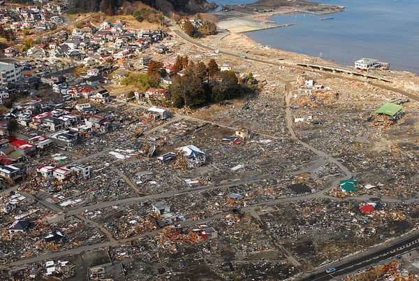 神「東日本大震災の3日前に飛ばしてやる。人々を救ってみせよ」