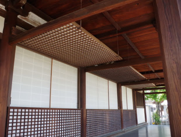 気密性と防犯性と雨仕舞に優れた霧島山荘の木製突出し窓 : 建築家 永友秀人の部屋