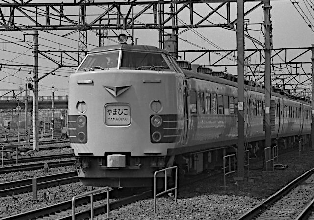 485系300番台：交直流特急型電車の決定版 : 新・バイクで走ると