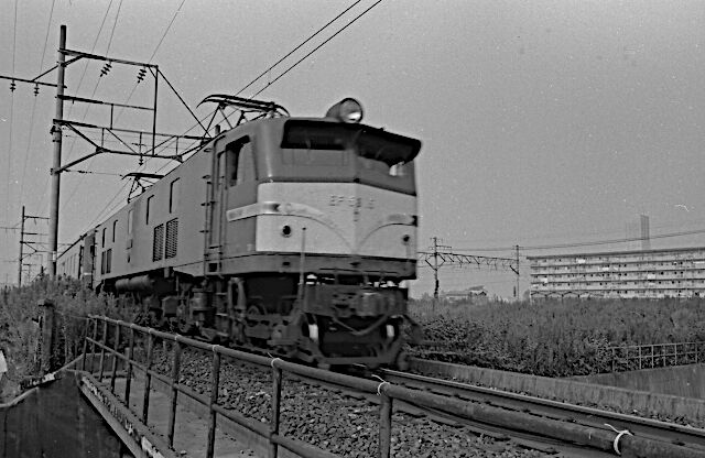 EF58：その1改訂版（前）（1号機〜45号機） : 新・バイクで走る
