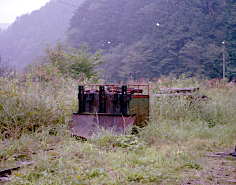 1976081906