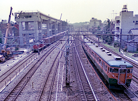 198304004