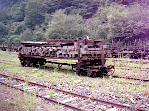 1976081912