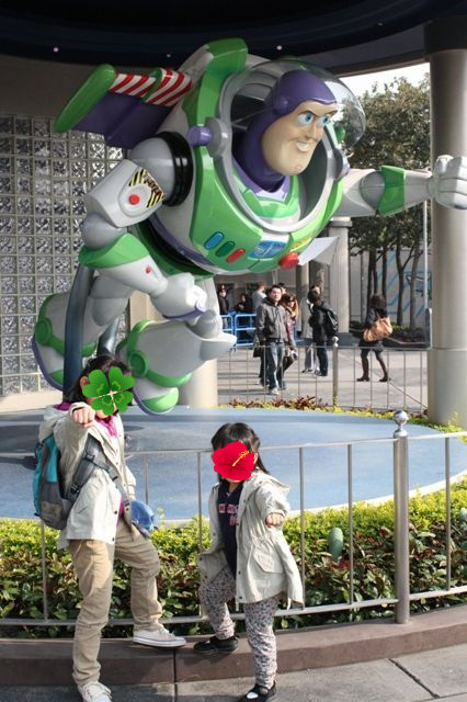 Hong Kong Disneyland Buzz Lightyear Astro Blasters バズ ライトイヤー アストロ ブラスターズ 香港 11 サイゴン トリビューン Hong Kong Disneyland Buzz Lightyear Astro Blasters バズ ライトイヤー アストロ ブラスターズ 香港 11 サイゴン トリビューン