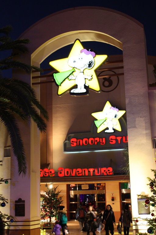 Usj Snoopy S Studios スヌーピー スタジオ サイゴン トリビューン