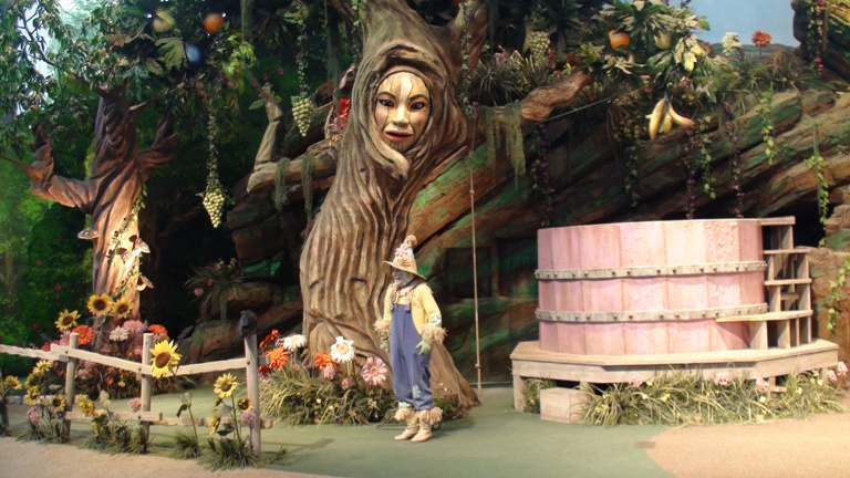 USJ Land Of Oz（オズの魔法使い） : サイゴン・トリビューン