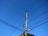 電柱と秋空