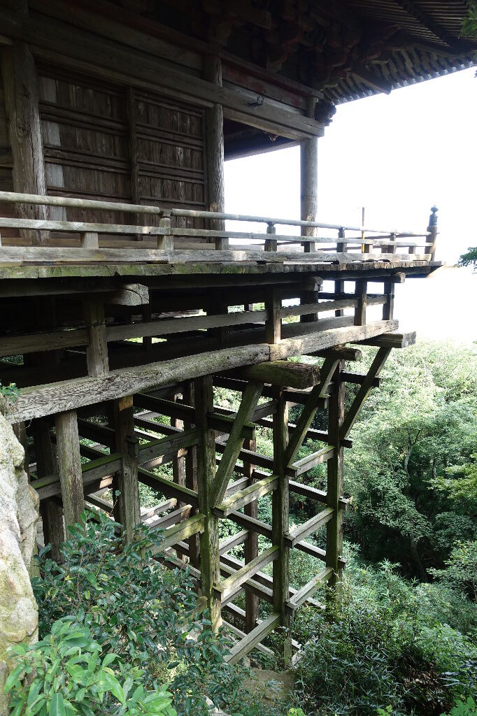 山の中腹に立つ寺院 : しまけんちゃんのブログ2