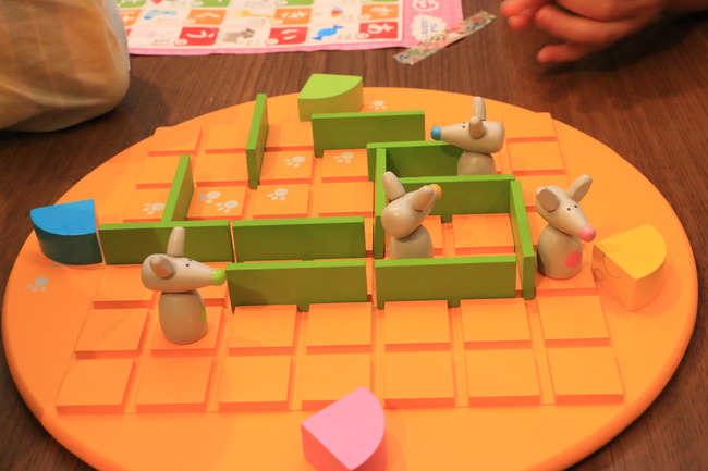 とにかく楽しい 本気になれるボードゲーム Quoridor コリドール Kids を紹介します 子育ては楽しまなな とにかく楽しい 本気になれるボードゲーム Quoridor コリドール Kids を紹介します 子育ては楽しまなな