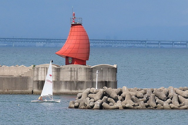 淡輪港西防波堤灯台 たんのわこうにし (2019/7/26) : プジョーで