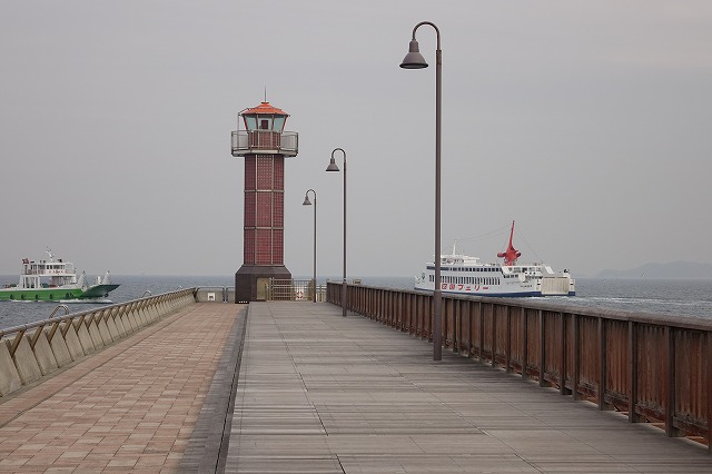 高松港玉藻防波堤灯台 たかまつこうたまも 16 1 28 プジョー8で訪れた 岬の灯台訪問記