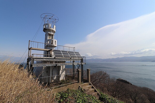 小泊岬北灯台 こどまりみさききた (2022/4/17) : プジョーで訪ね