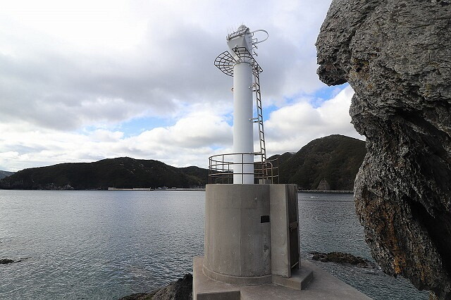 伊予深浦港荷碆鼻灯台 いよふかうらこうにばえはな (2023/3/22再 伊予深浦港荷碆鼻灯台 いよふかうらこうにばえはな (2023/3/22再