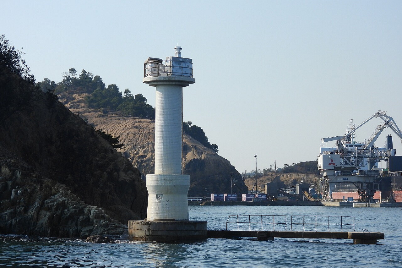 讃岐寺島灯台 さぬきてらしま (2024/1/9再) : プジョーで訪ねた灯台