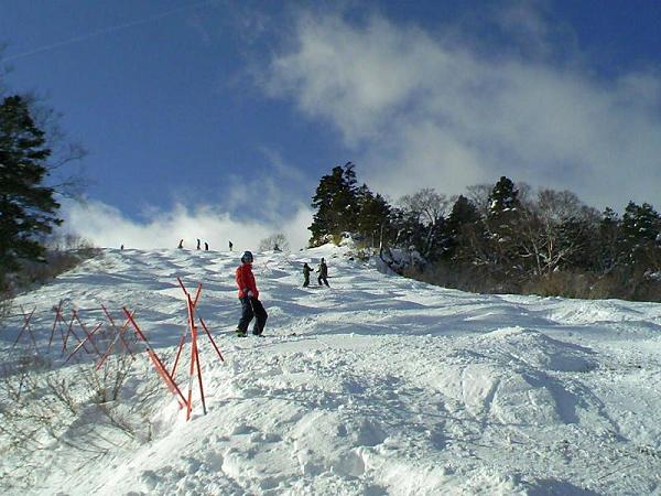 天気は最高だけど もう少し雪が欲しいよね シーズン３日目 えぼしスキー場 オジサンのブログ