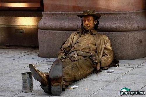 イケメンなのにホームレスの人が中国に ...