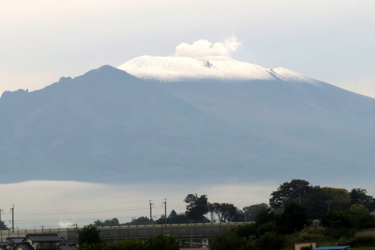 Vol 35 浅間山初冠雪 かえるのひとりごと Vol 35 浅間山初冠雪 かえるのひとりごと