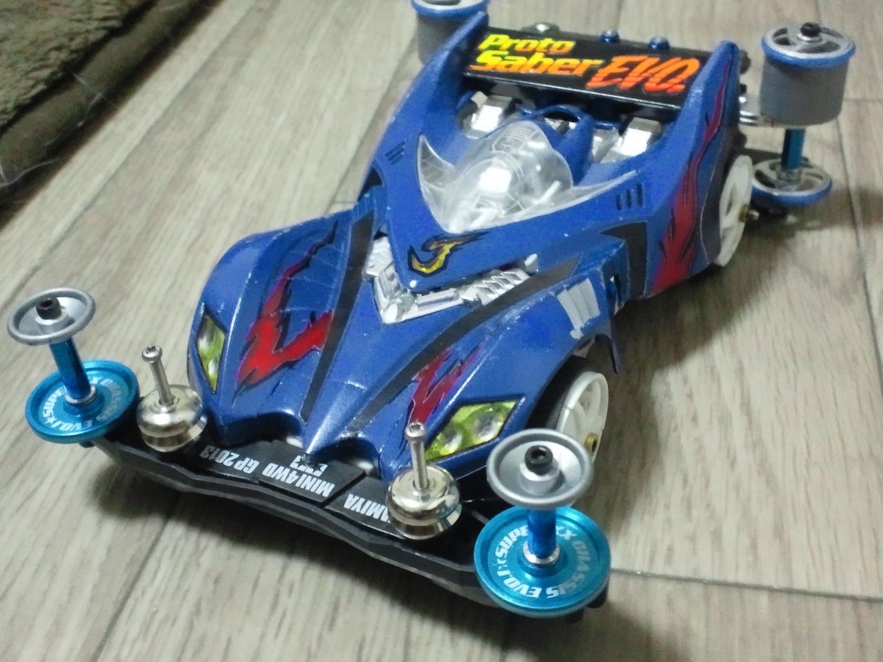 ミニ四駆　MkIII Eva と　19ｍｍアルミローラーEva ミニ四駆 MkIII Eva と 19mmアルミローラーEva