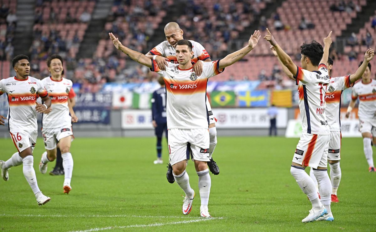 サッカーばっかり J1 第25節 名古屋 福岡 シュヴィルツォクのj初弾が決勝点 福岡に完封勝利の名古屋 4月以来となる2連勝 動画