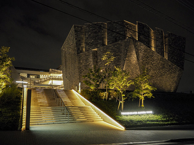 ところざわサクラタウンへの階段と広場5