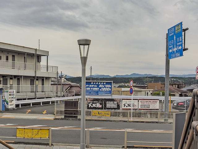 JR拝島駅前の階段からの富士山2