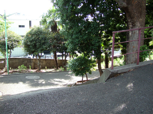 子安八幡神社のスロープ7