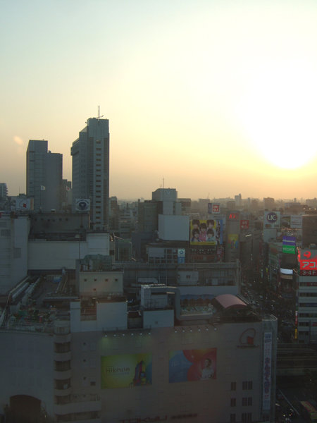 渋谷ヒカリエと宮益坂4