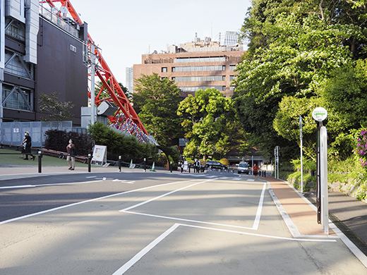 とある街の風景287(タワ下坂道と鯉のぼり)2